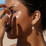 Hammered Pearl Hoop Earrings - Image 7