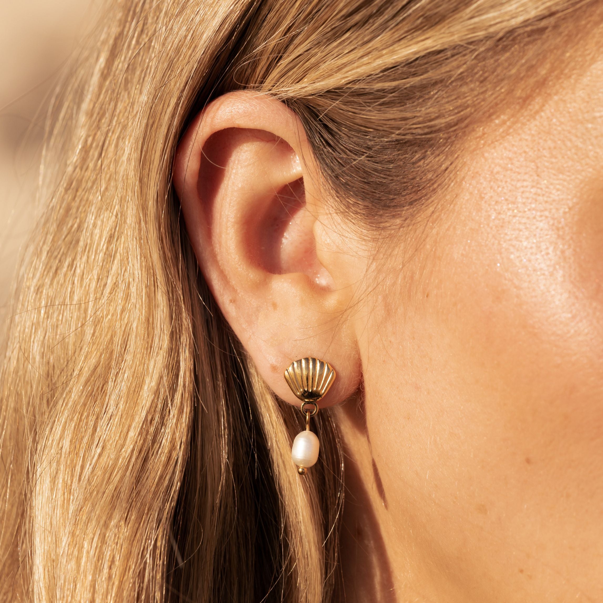 shell-pearl-earrings Siren Earrings - Image 1